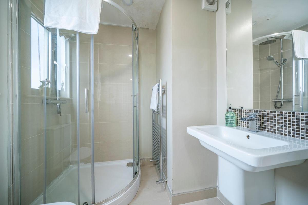 The Manhattan - 1 Bd Ap - Gold Short Term * Belfast